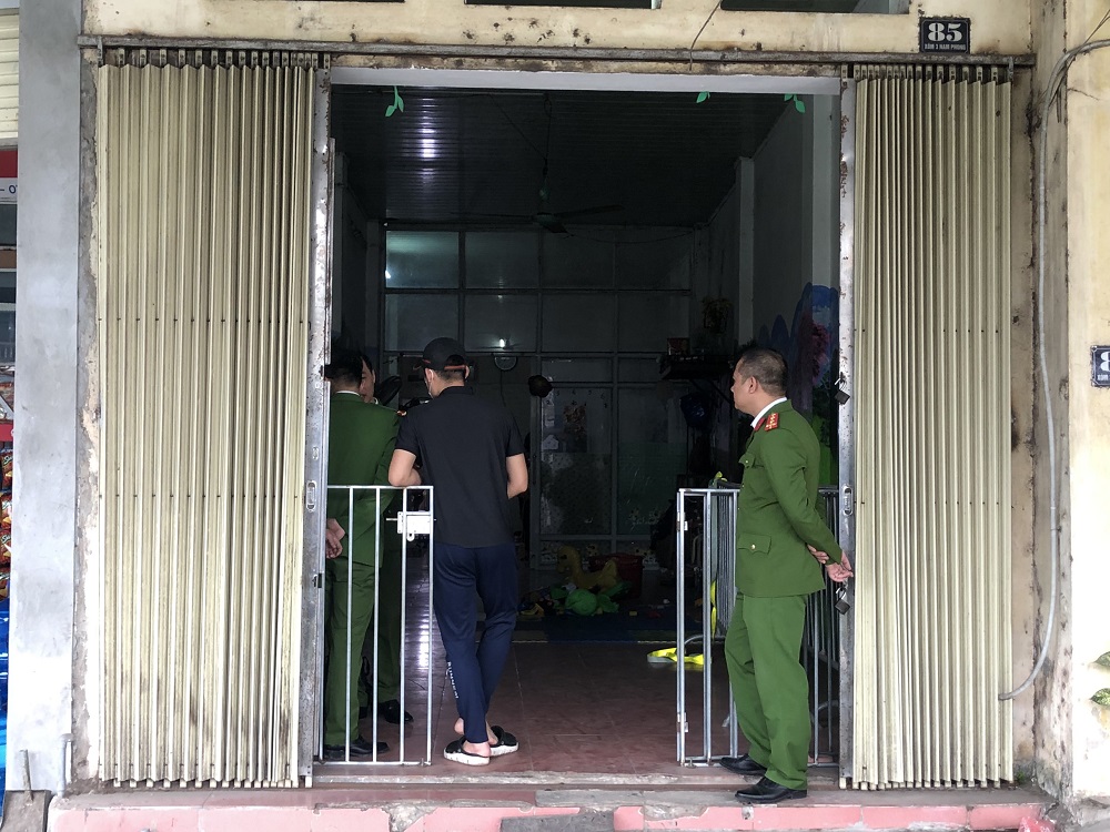 hien truong noi trong giu be trai 17 thang tuoi da bong troc xuong cap nghiem trong 1 hien truong noi trong giu be trai 17 thang tuoi da bong troc xuong cap nghiem trong 1