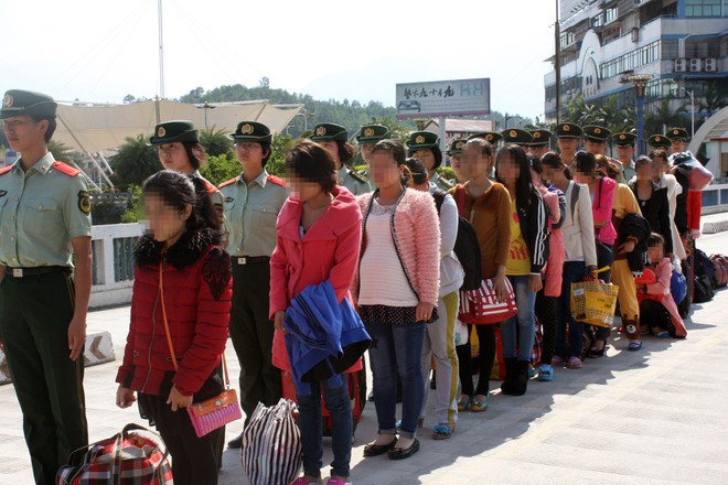 lat tay nhung cai bay chet nguoi cua o nhom mua ban dong loai 2