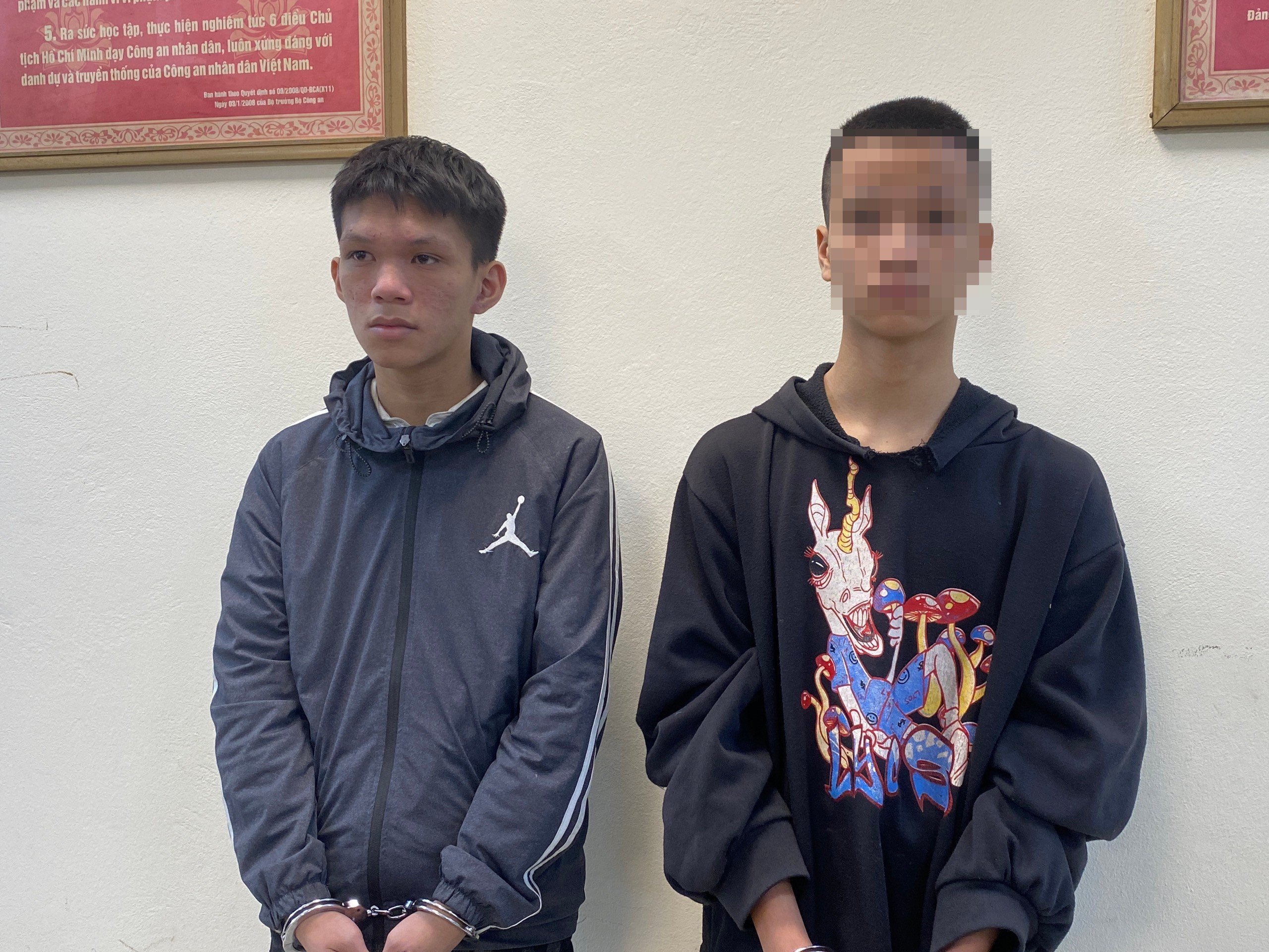 bat 2 anh hung xa lo vung kiem cuop tai san cua phu nu di duong luc rang sang 1 bat 2 anh hung xa lo vung kiem cuop tai san cua phu nu di duong luc rang sang 1