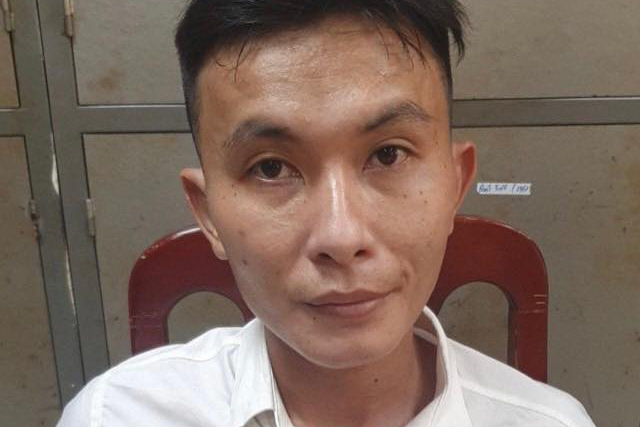 nam thanh nien cuop quan ao tang cho ban gai dspl 1 nam thanh nien cuop quan ao tang cho ban gai dspl 1