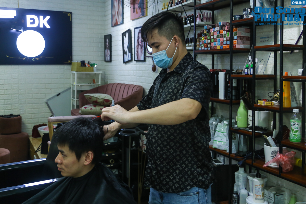 chu tiem cat toc ha noi vui mung vi duoc mo cua tro lai dspl 1 14 chu tiem cat toc ha noi vui mung vi duoc mo cua tro lai dspl 1 14