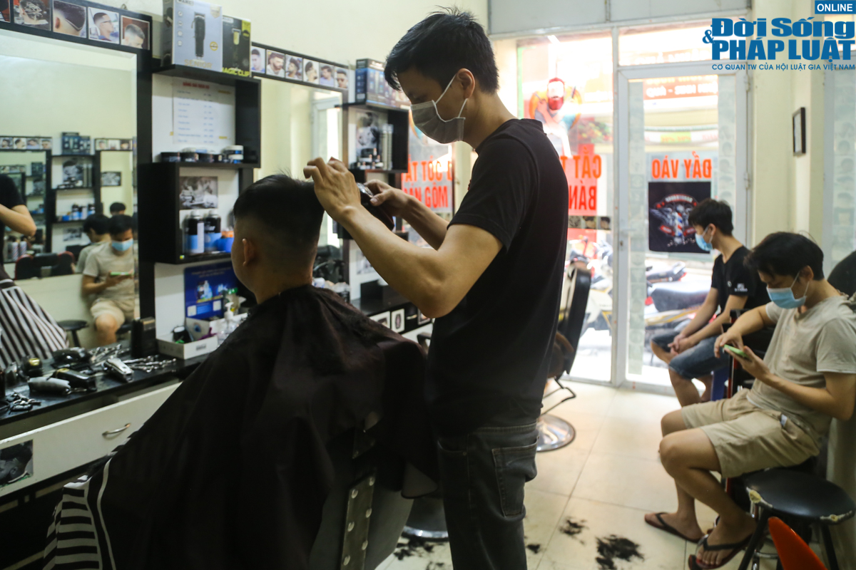 chu tiem cat toc ha noi vui mung vi duoc mo cua tro lai dspl 1 2 chu tiem cat toc ha noi vui mung vi duoc mo cua tro lai dspl 1 2