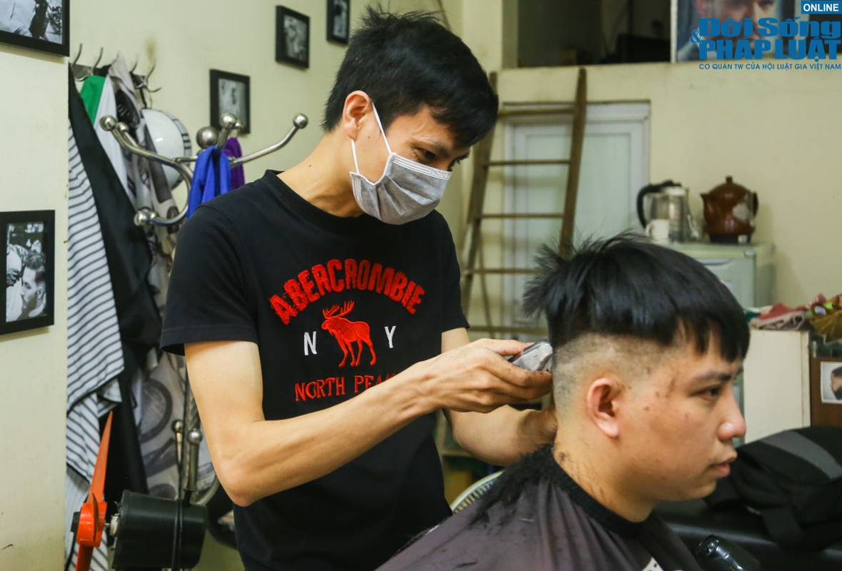 chu tiem cat toc ha noi vui mung vi duoc mo cua tro lai dspl 1 chu tiem cat toc ha noi vui mung vi duoc mo cua tro lai dspl 1