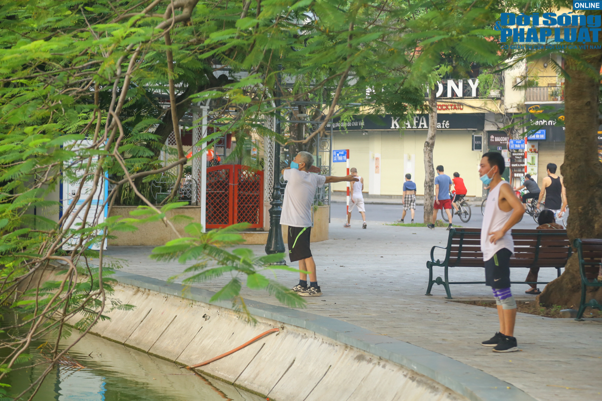 ha noi ngay dau nguoi dan duoc tap the duc noi cong cong dspl 8