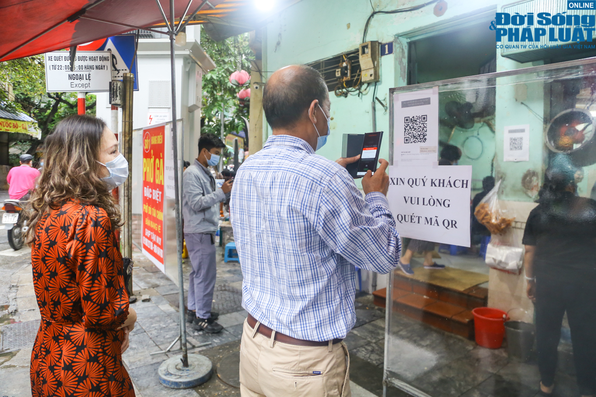 hang quan ha noi ngay dau ban tai cho 11