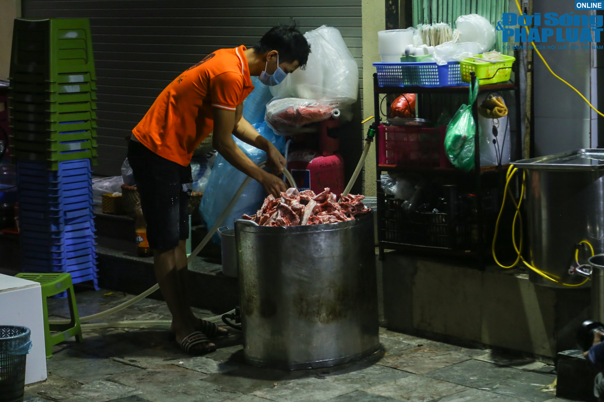 hang quan ha noi ngay dau ban tai cho 4