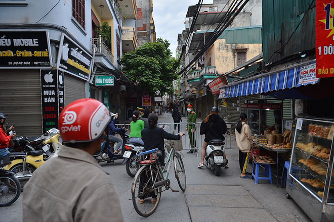 ha noi phuong phu do co tren 50 ca nhiem covid 19 dspl 1