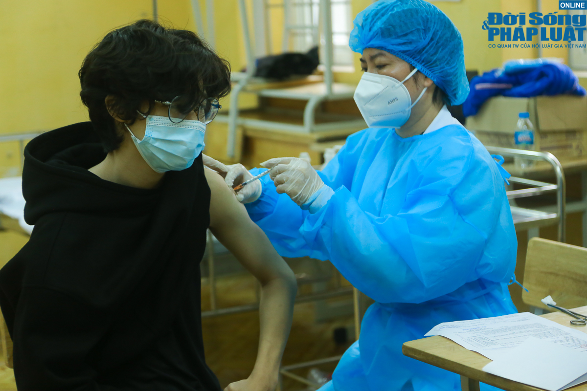 hinh anh ngay dau tien ha noi tiem vaccine phong covid cho hoc sinh dspl 1 hinh anh ngay dau tien ha noi tiem vaccine phong covid cho hoc sinh dspl 1