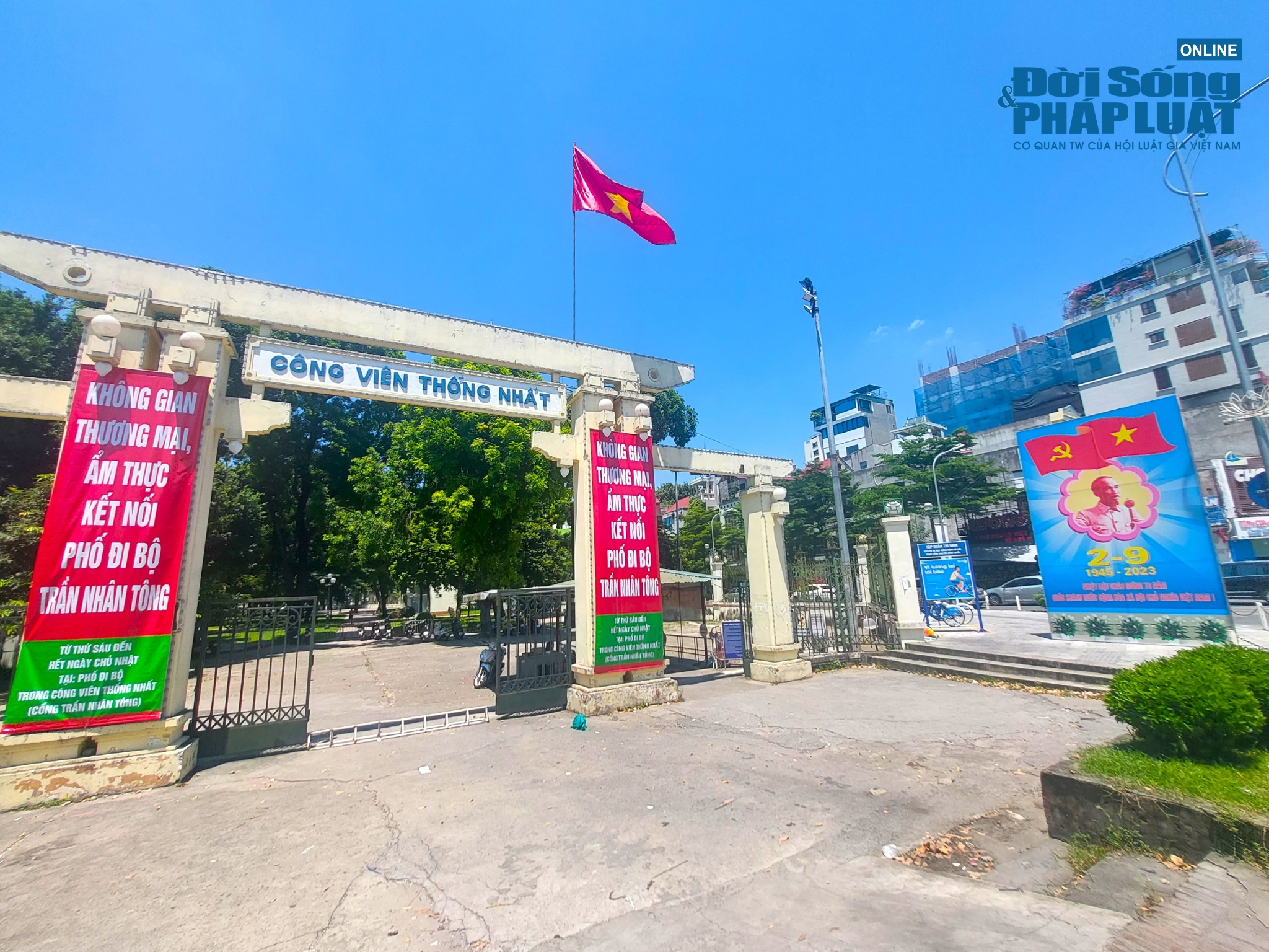 duong pho ha noi ruc ro co hoa chao mung ngay 2 9 dspl 82 duong pho ha noi ruc ro co hoa chao mung ngay 2 9 dspl 82