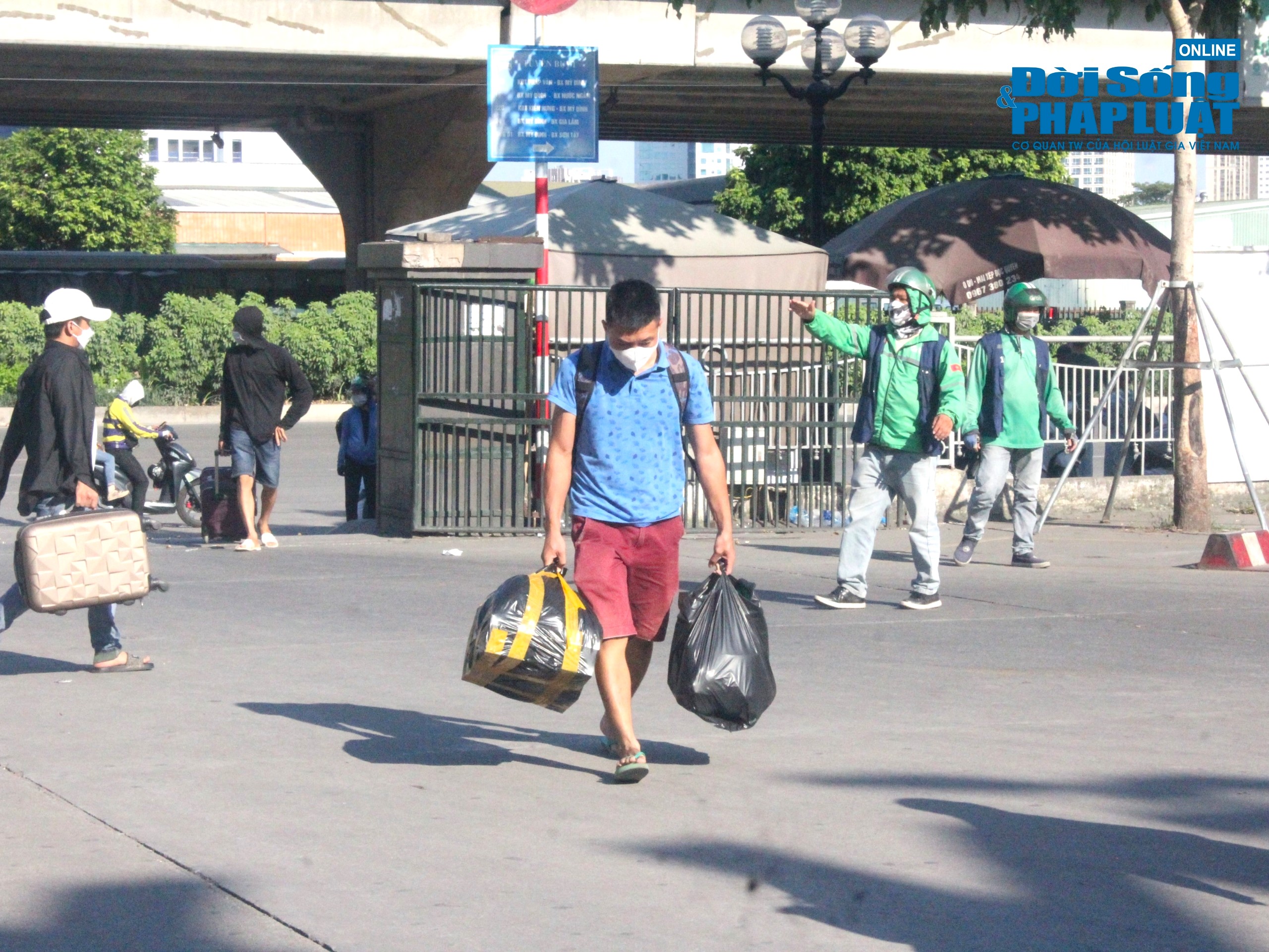 nguoi dan hoi ha ve que nghi le quoc khanh duoi cai nang gay gat cua ha noi dspl 41 nguoi dan hoi ha ve que nghi le quoc khanh duoi cai nang gay gat cua ha noi dspl 41
