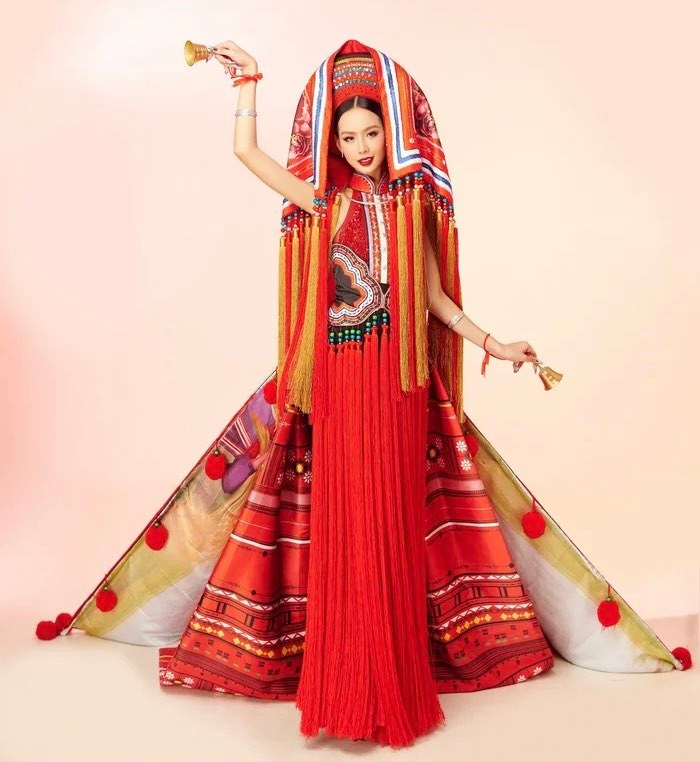 a hau bao ngoc noi bat trong bo trang phuc truyen thong co em dao do tai miss intercontinental 2022 4 a hau bao ngoc noi bat trong bo trang phuc truyen thong co em dao do tai miss intercontinental 2022 4