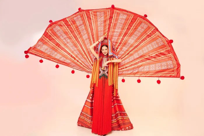 a hau bao ngoc noi bat trong bo trang phuc truyen thong co em dao do tai miss intercontinental 2022 5 a hau bao ngoc noi bat trong bo trang phuc truyen thong co em dao do tai miss intercontinental 2022 5