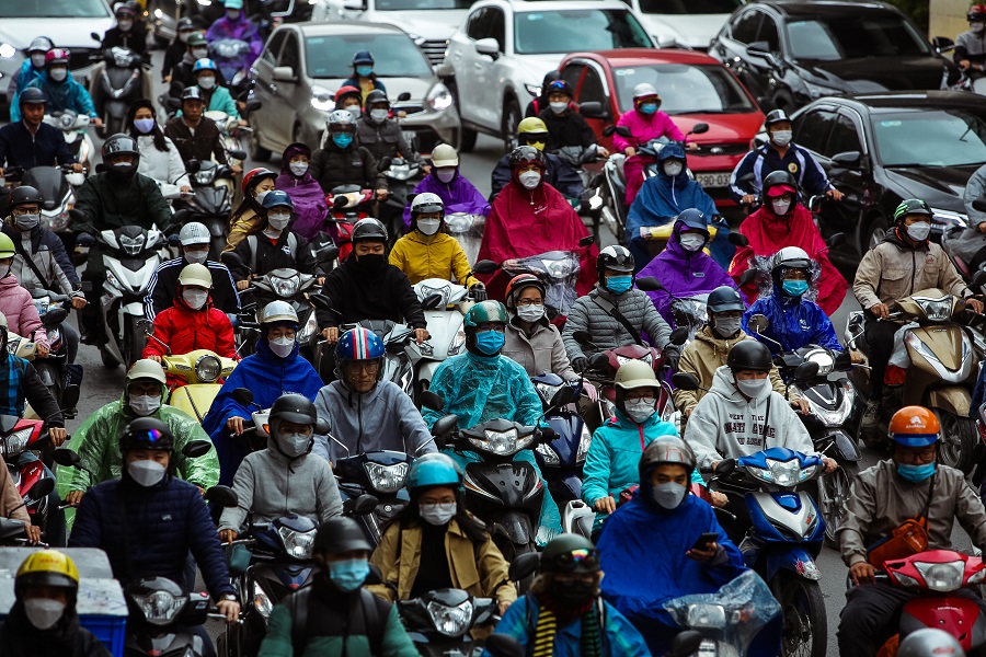ha noi tro lanh nguoi dan ra duong co ro trong nhieu lop ao am ha noi tro lanh nguoi dan ra duong co ro trong nhieu lop ao am