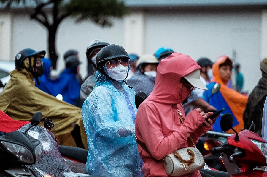 ha noi tro lanh nguoi dan ra duong co ro trong nhieu lop ao am4 ha noi tro lanh nguoi dan ra duong co ro trong nhieu lop ao am4