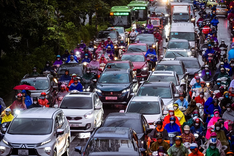 ha noi tro lanh nguoi dan ra duong co ro trong nhieu lop ao am8 ha noi tro lanh nguoi dan ra duong co ro trong nhieu lop ao am8