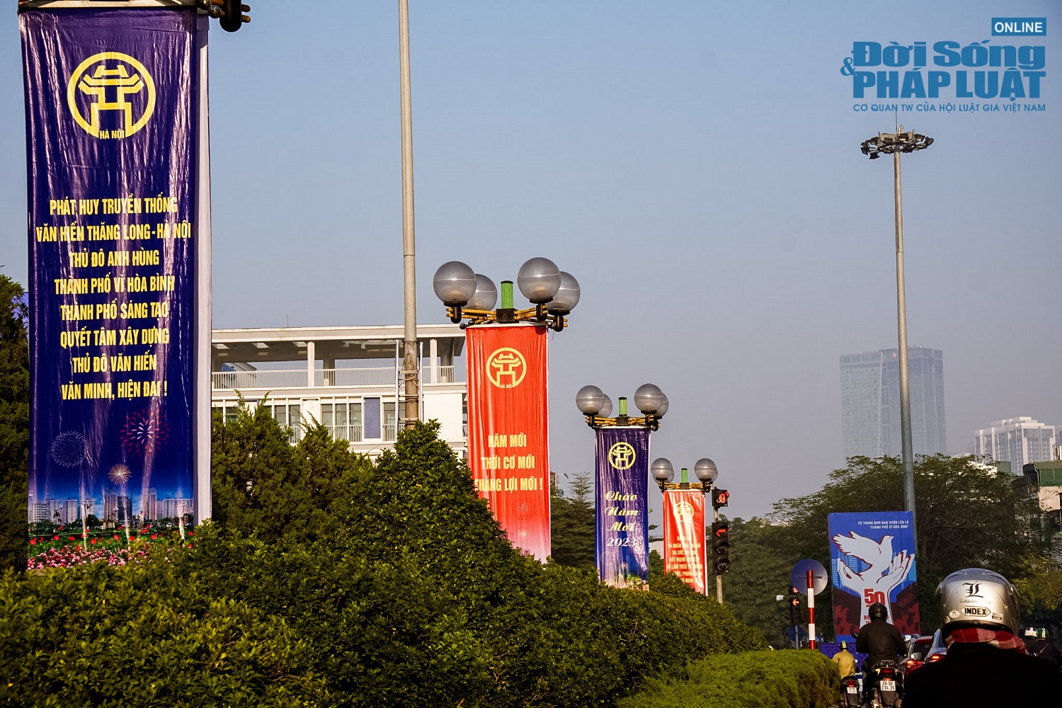duong ha noi ruc ro sac do trong ngay dau tet duong lich 2023 13 duong ha noi ruc ro sac do trong ngay dau tet duong lich 2023 13