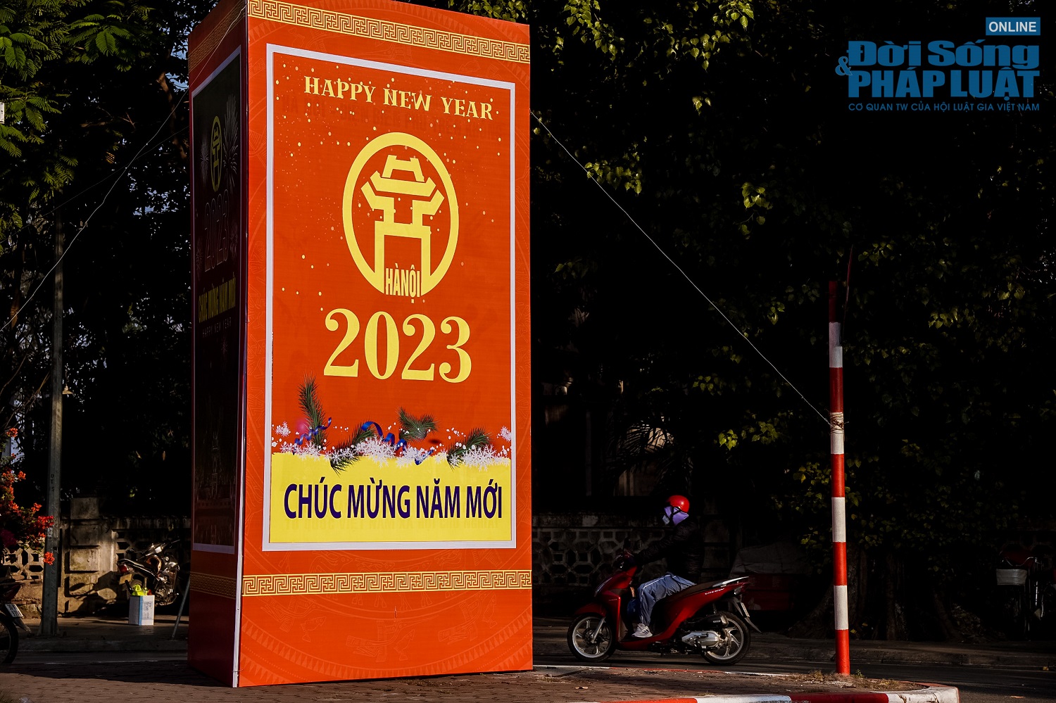duong ha noi ruc ro sac do trong ngay dau tet duong lich 2023 2 duong ha noi ruc ro sac do trong ngay dau tet duong lich 2023 2