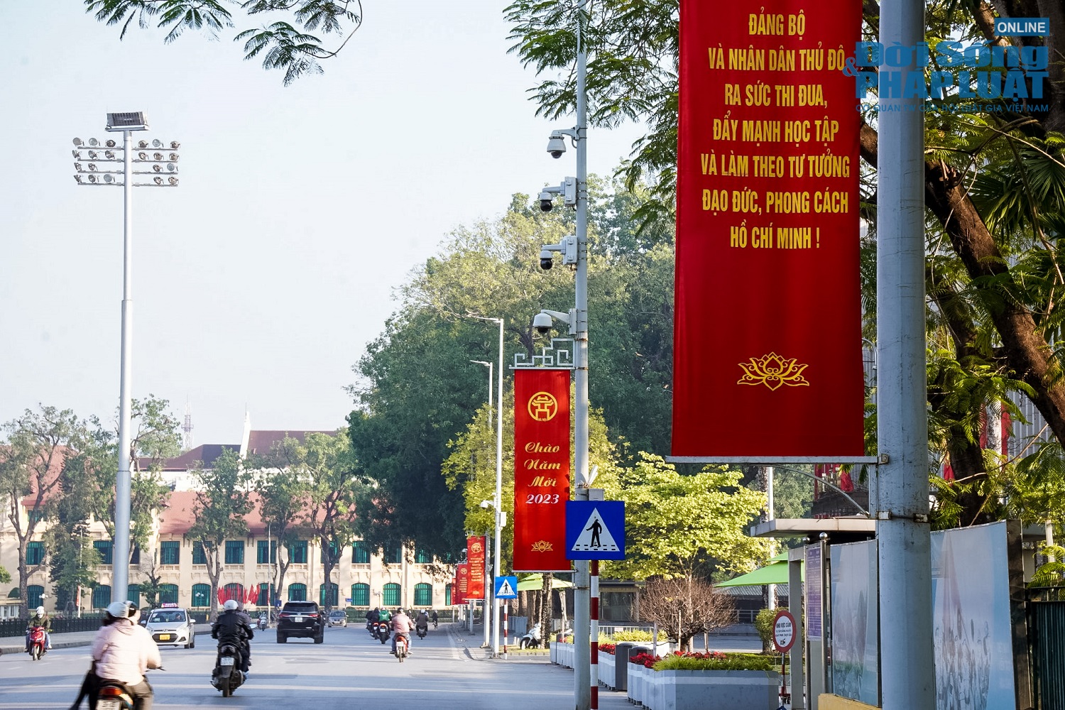 duong ha noi ruc ro sac do trong ngay dau tet duong lich 2023 7 duong ha noi ruc ro sac do trong ngay dau tet duong lich 2023 7