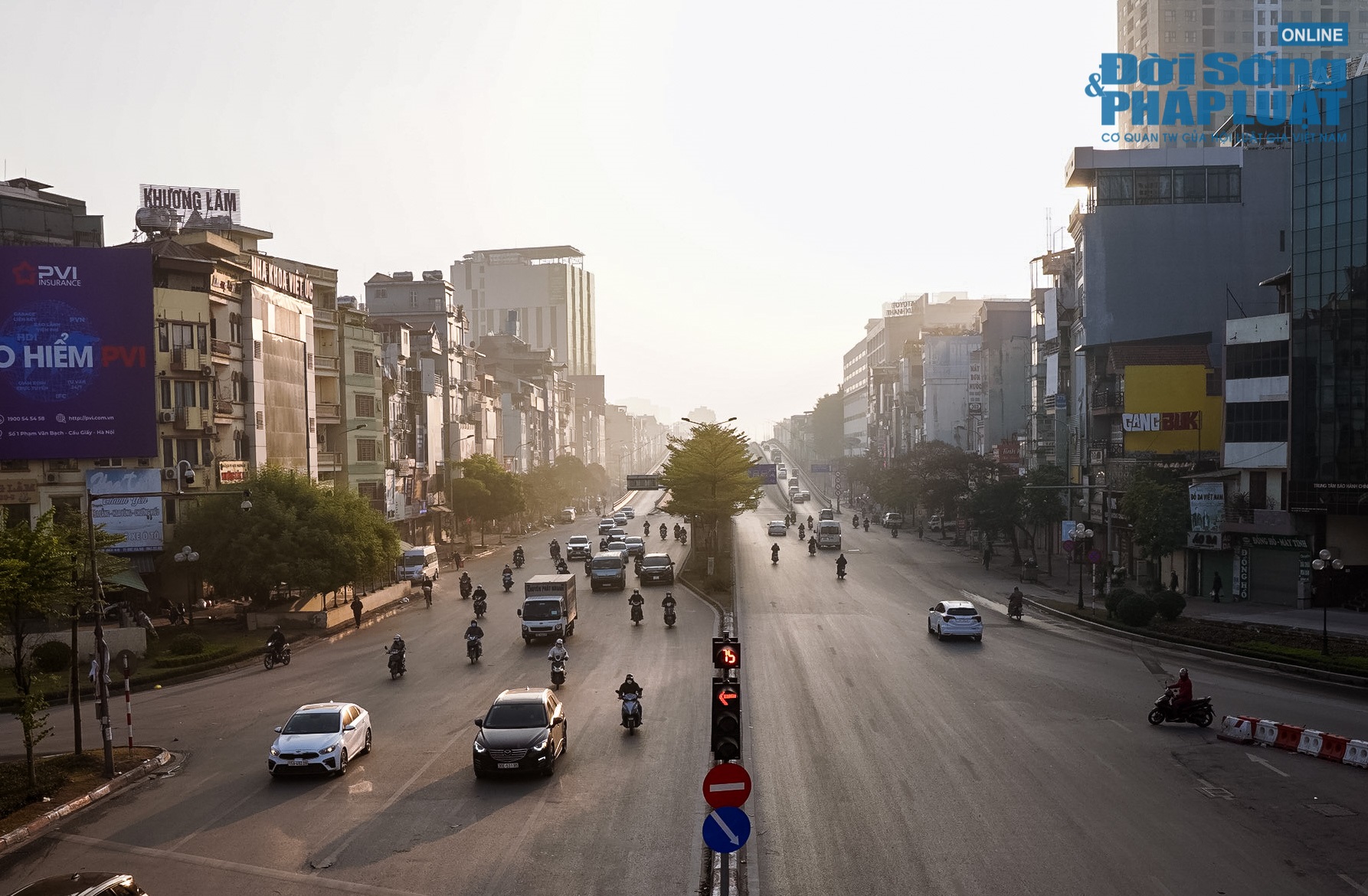 duong pho ha noi vang ve yen binh trong ngay dau nam 2023 13