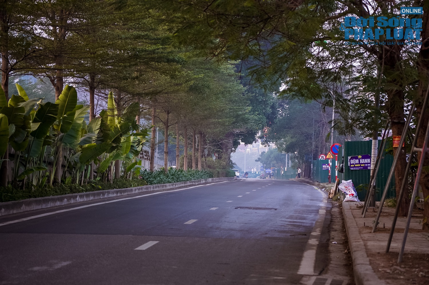 duong pho ha noi vang ve yen binh trong ngay dau nam 2023 24