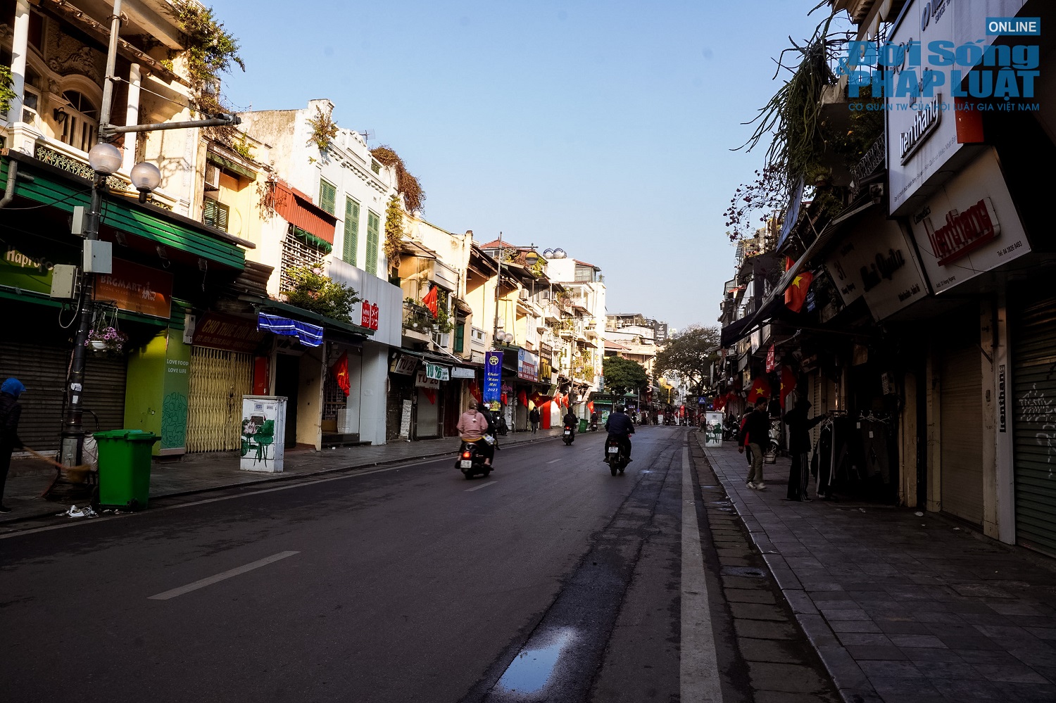 duong pho ha noi vang ve yen binh trong ngay dau nam 2023 7