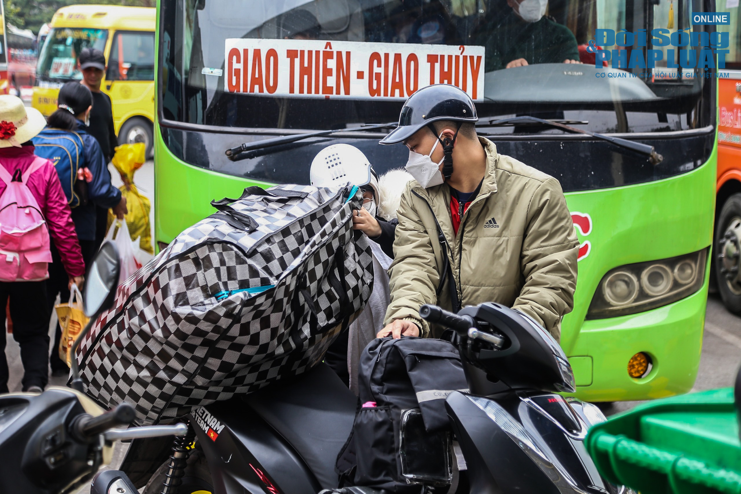 ha noi ben xe tap nap nguoi dan ve que don tet nguyen dan 2023 6 ha noi ben xe tap nap nguoi dan ve que don tet nguyen dan 2023 6