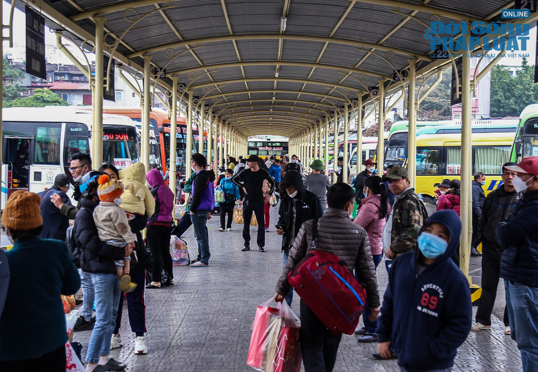 ha noi ben xe tap nap nguoi dan ve que don tet nguyen dan 2023 8 ha noi ben xe tap nap nguoi dan ve que don tet nguyen dan 2023 8