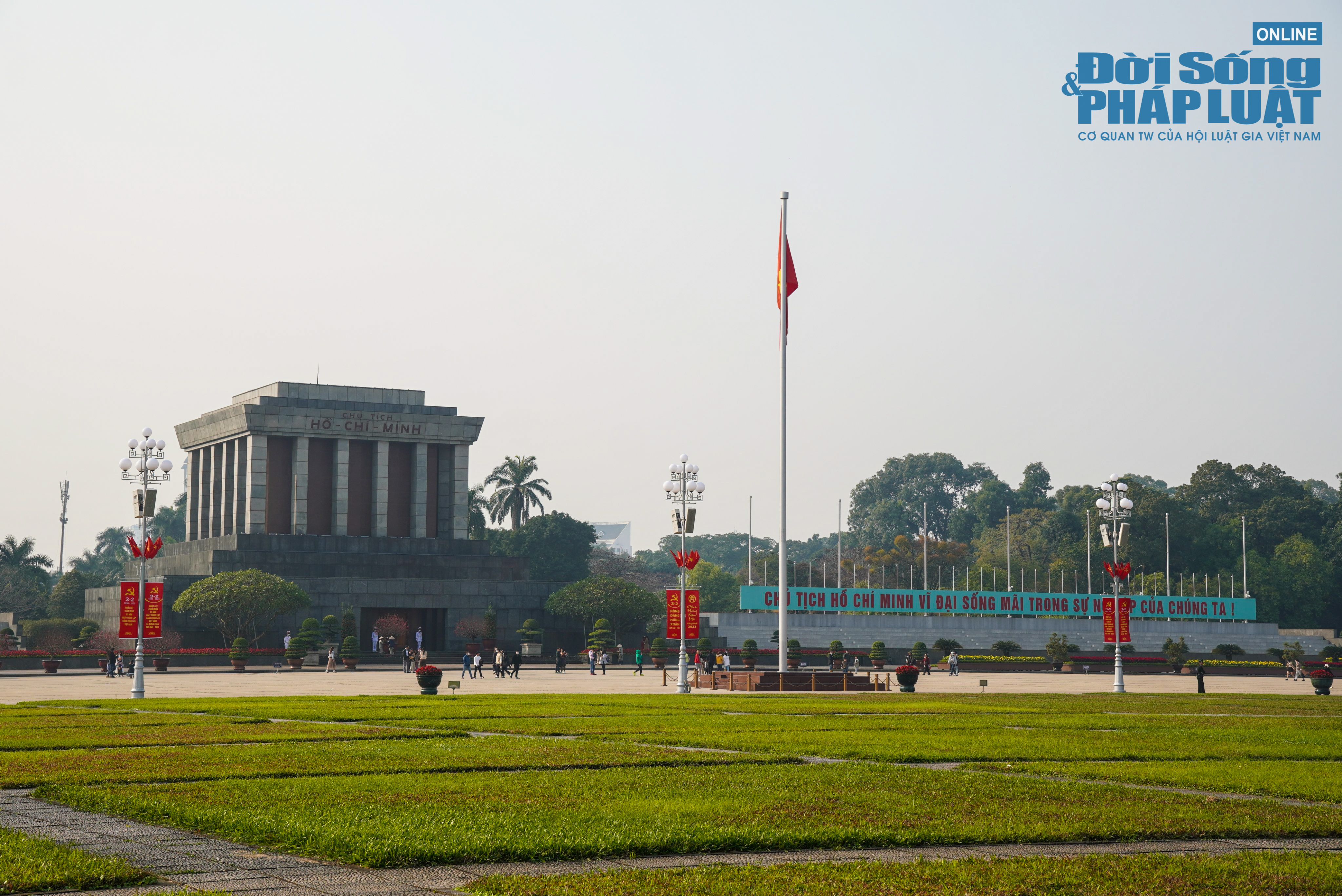 ha noi duong pho ngap tran sac do nhan ngay ki niem 93 nam thanh lap dang 10 ha noi duong pho ngap tran sac do nhan ngay ki niem 93 nam thanh lap dang 10