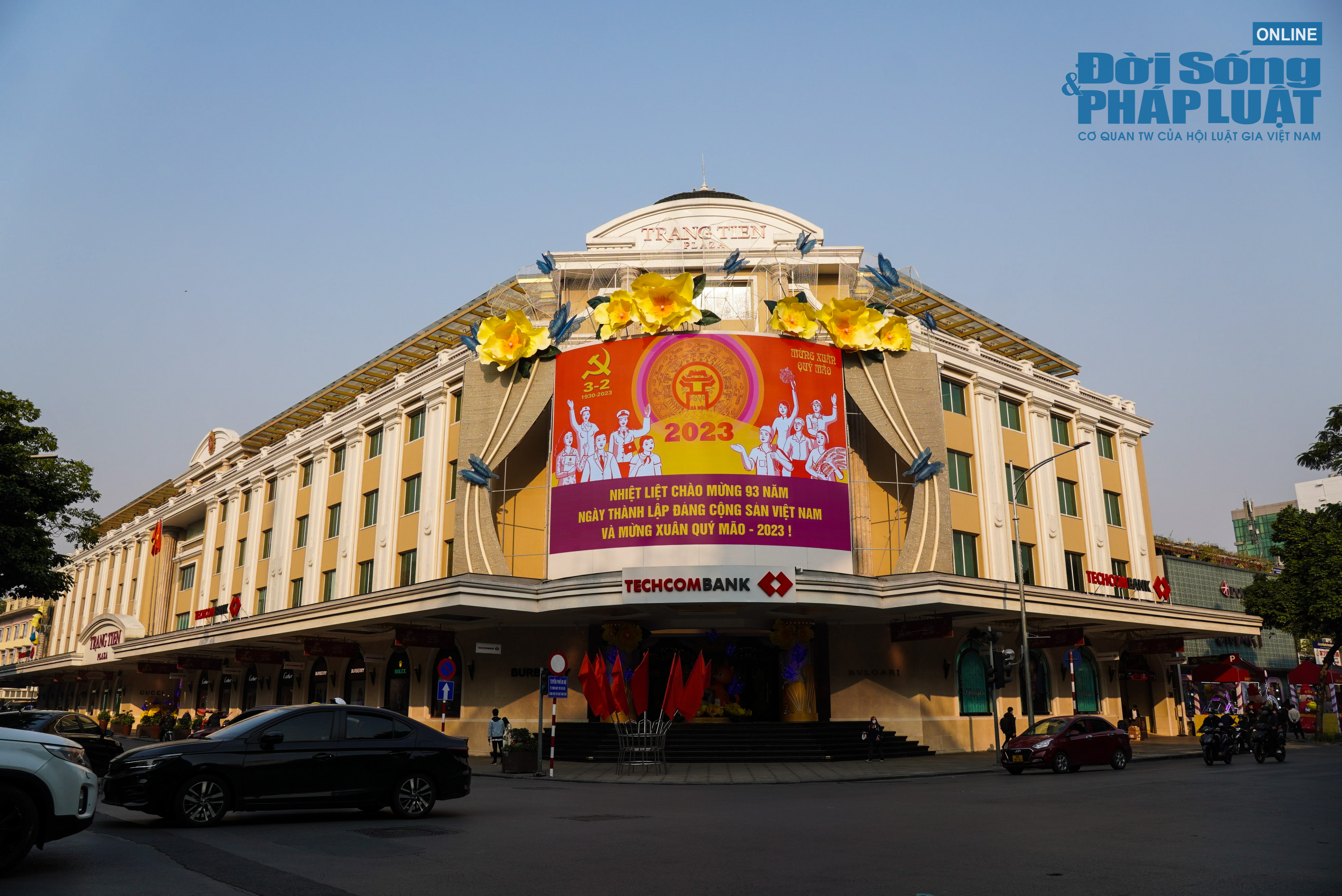 ha noi duong pho ngap tran sac do nhan ngay ki niem 93 nam thanh lap dang 4 ha noi duong pho ngap tran sac do nhan ngay ki niem 93 nam thanh lap dang 4