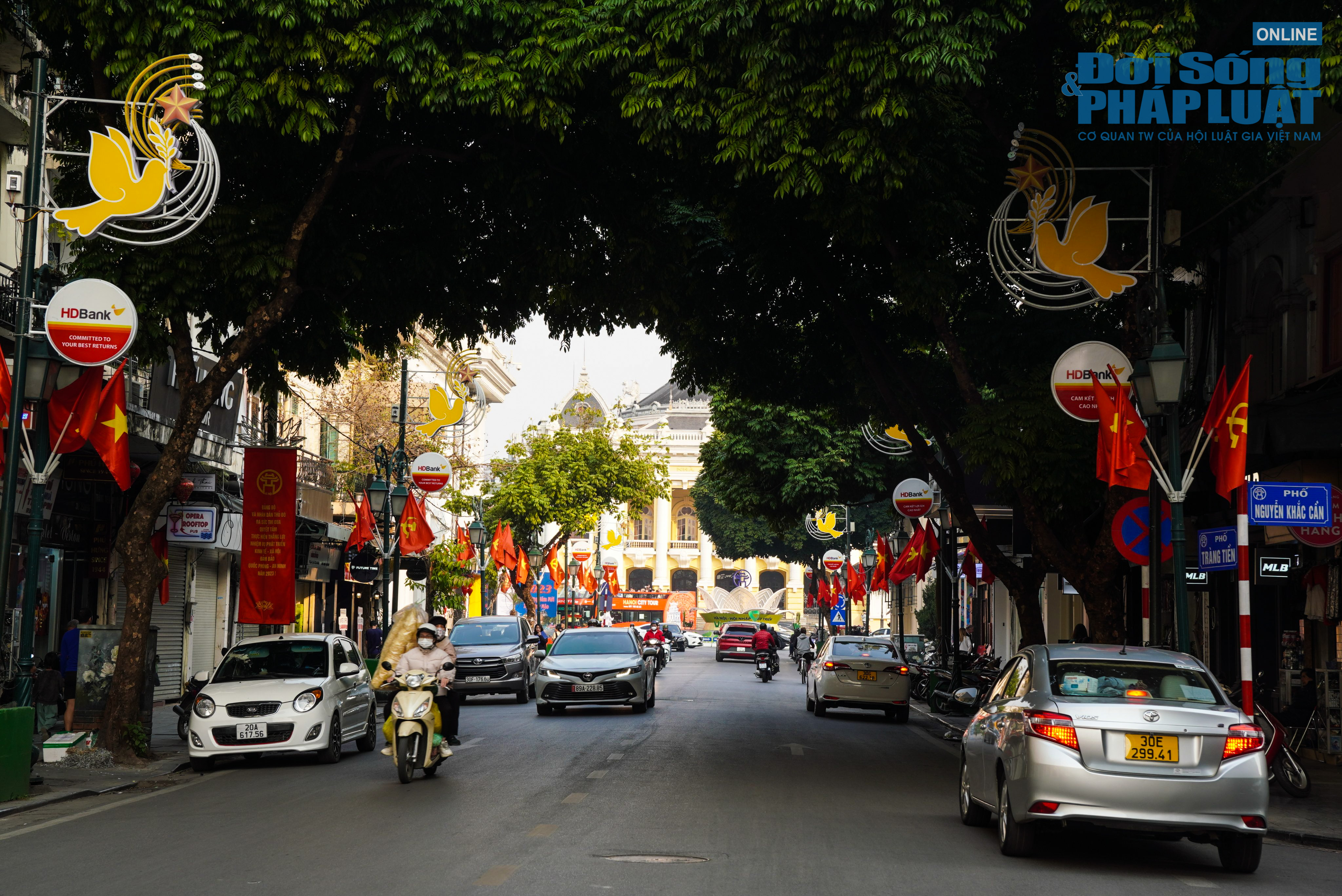 ha noi duong pho ngap tran sac do nhan ngay ki niem 93 nam thanh lap dang 5 ha noi duong pho ngap tran sac do nhan ngay ki niem 93 nam thanh lap dang 5
