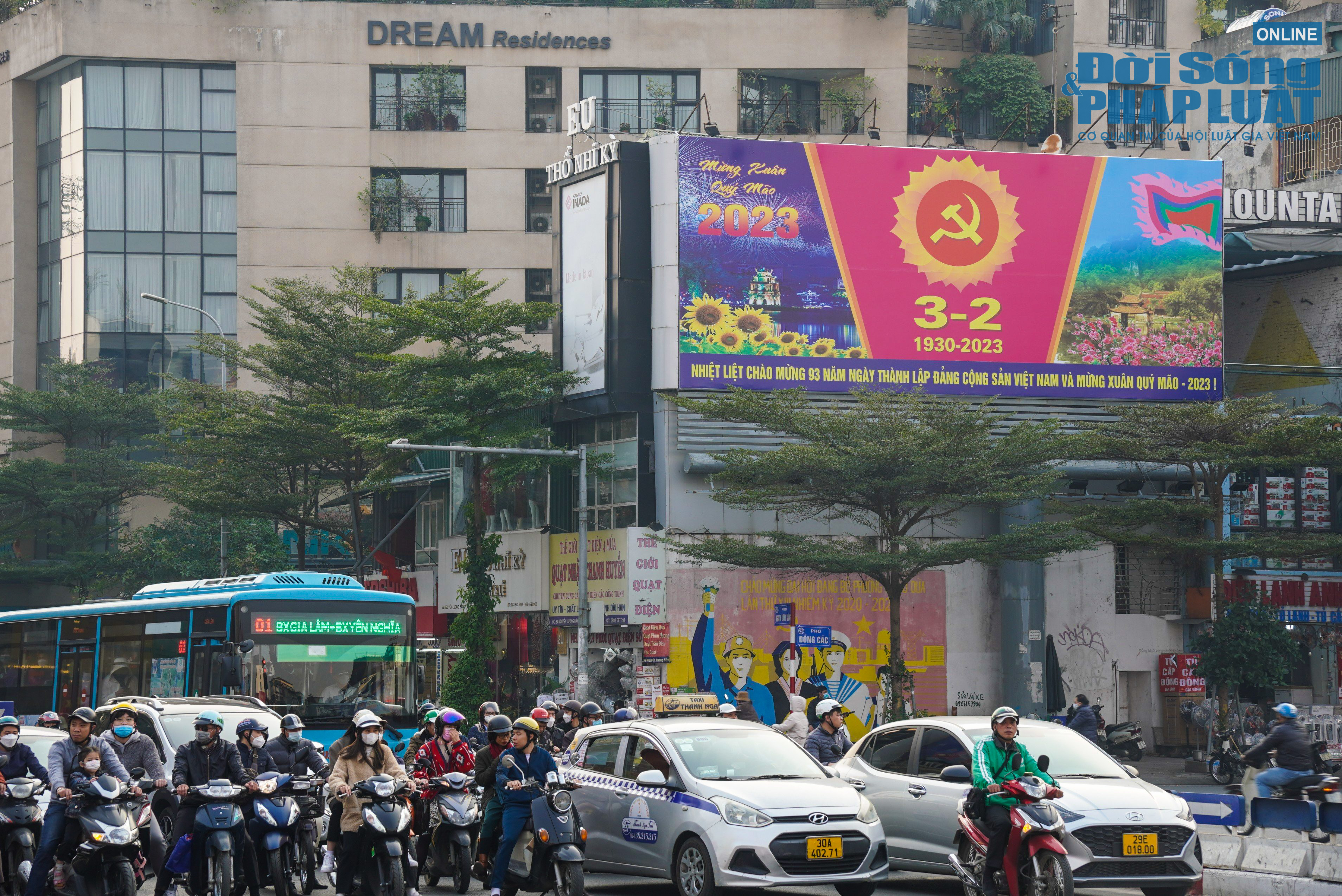 ha noi duong pho ngap tran sac do nhan ngay ki niem 93 nam thanh lap dang 9 ha noi duong pho ngap tran sac do nhan ngay ki niem 93 nam thanh lap dang 9