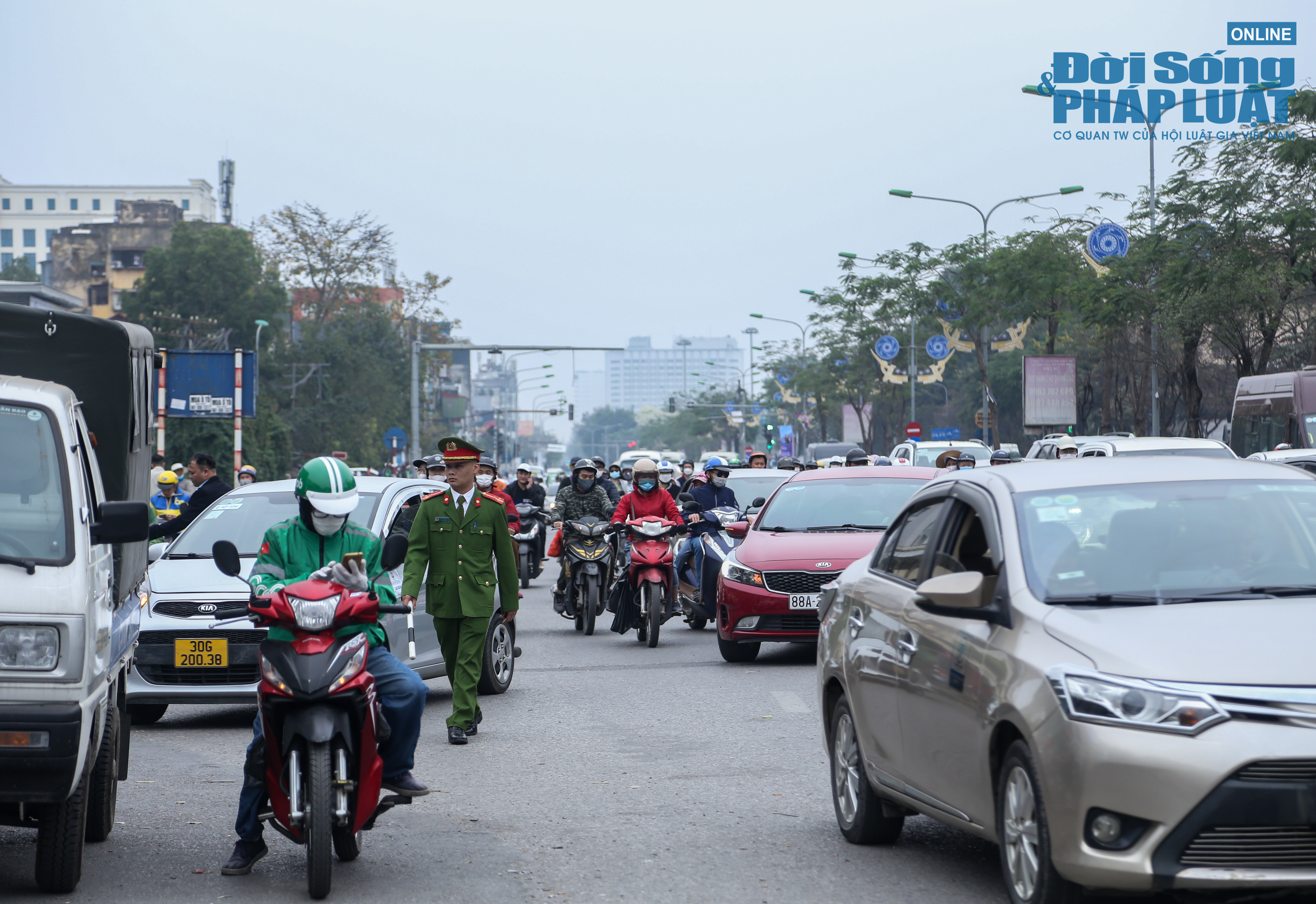 ha noi nhan nhan phuong tien giao thong dung do ben ngoai cong benh vien bach mai 12 ha noi nhan nhan phuong tien giao thong dung do ben ngoai cong benh vien bach mai 12