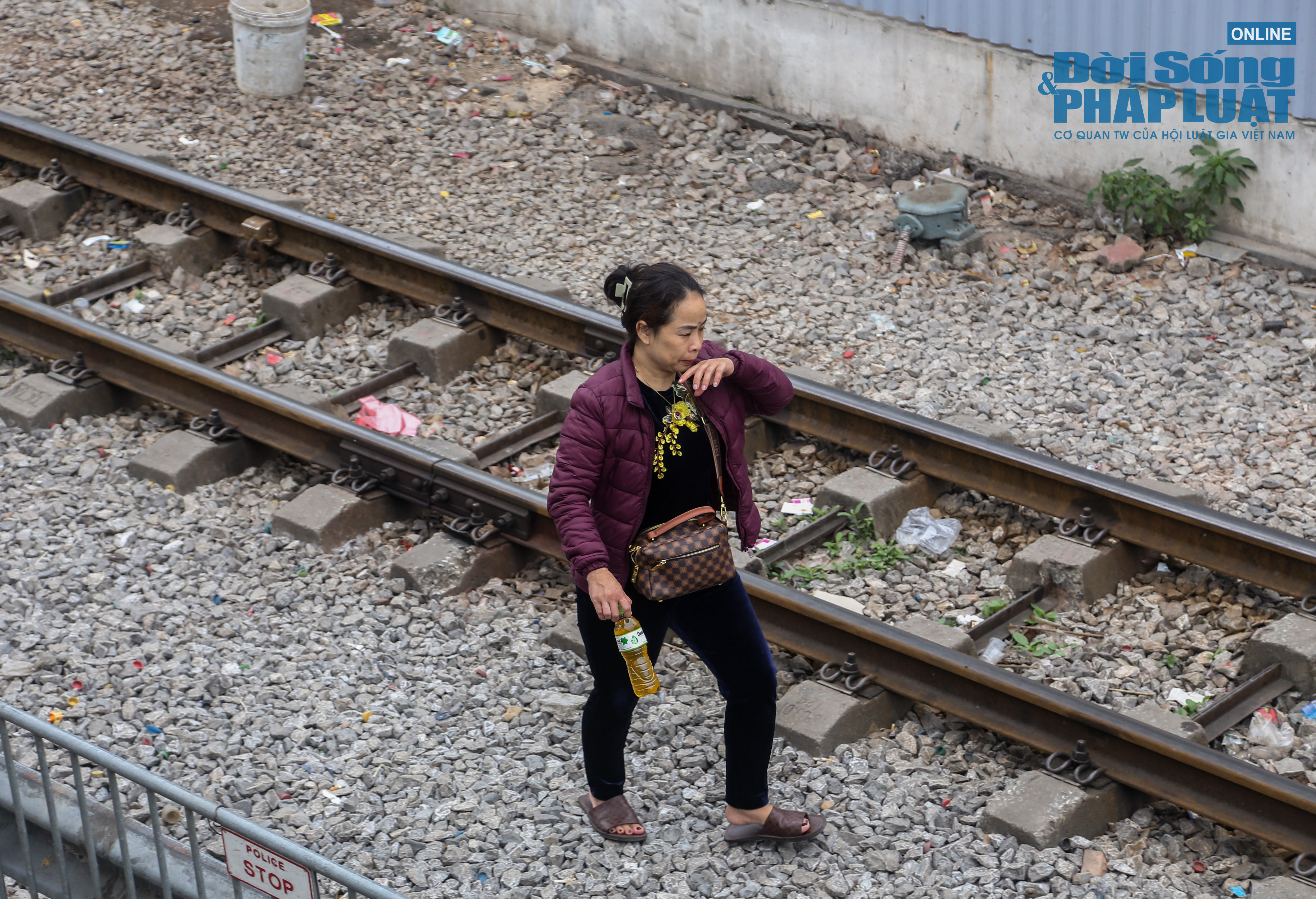 ha noi nhan nhan phuong tien giao thong dung do ben ngoai cong benh vien bach mai 3 ha noi nhan nhan phuong tien giao thong dung do ben ngoai cong benh vien bach mai 3