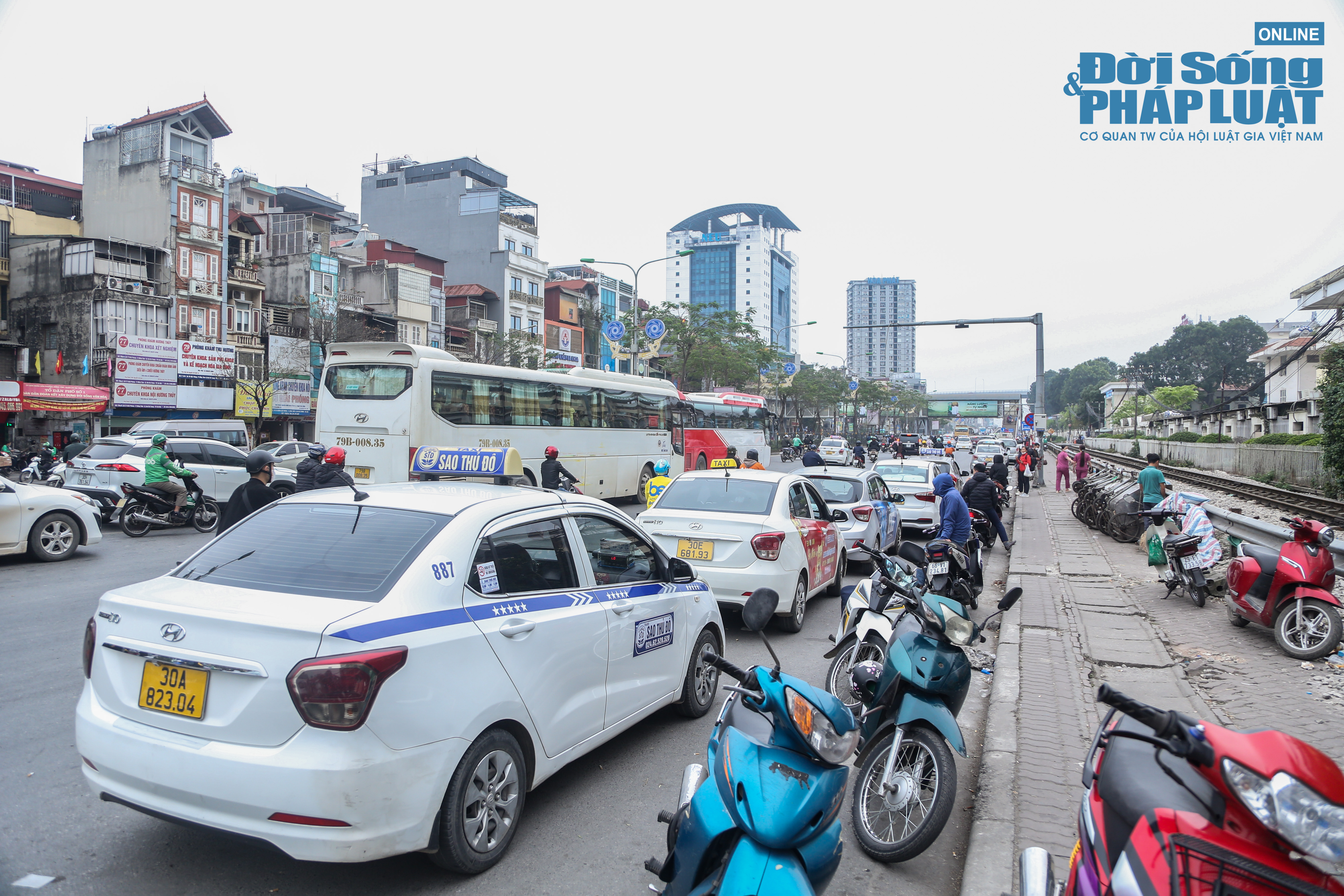 ha noi nhan nhan phuong tien giao thong dung do ben ngoai cong benh vien bach mai 7 ha noi nhan nhan phuong tien giao thong dung do ben ngoai cong benh vien bach mai 7