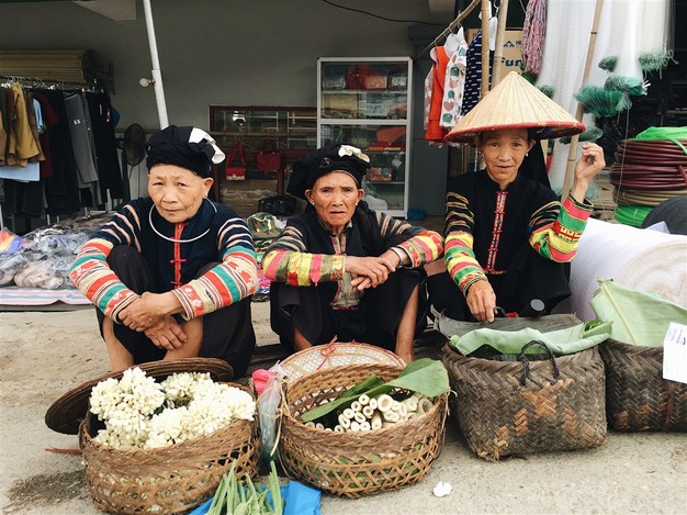 ba con mang den nhieu mat hang dac san cua dia phuong nhu mang kieu anh cao bang dien tu ba con mang den nhieu mat hang dac san cua dia phuong nhu mang kieu anh cao bang dien tu