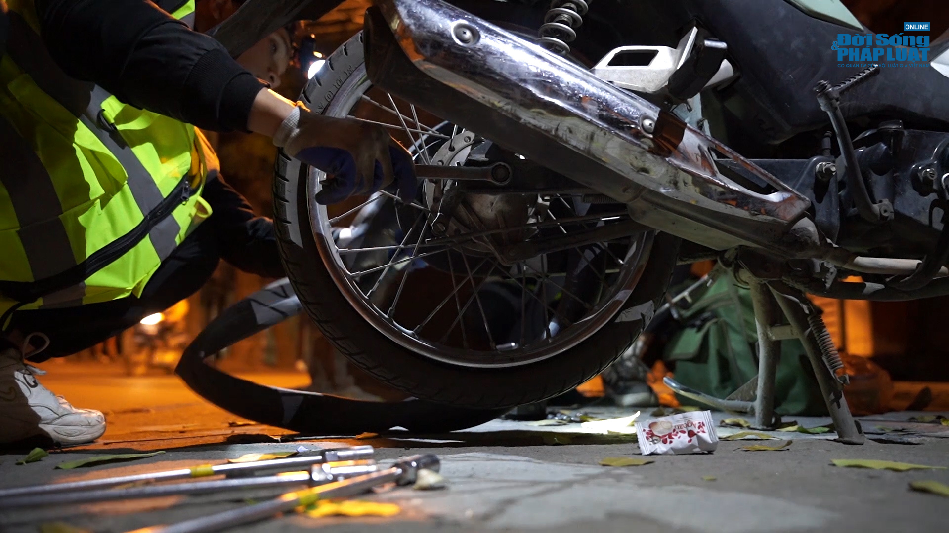 doi cuu ho xe may dong nhung thien than tham lang giua thu do12