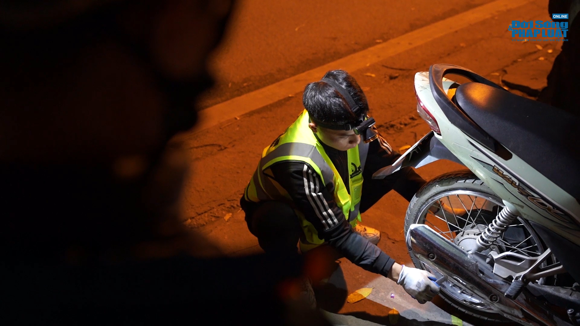 doi cuu ho xe may dong nhung thien than tham lang giua thu do6