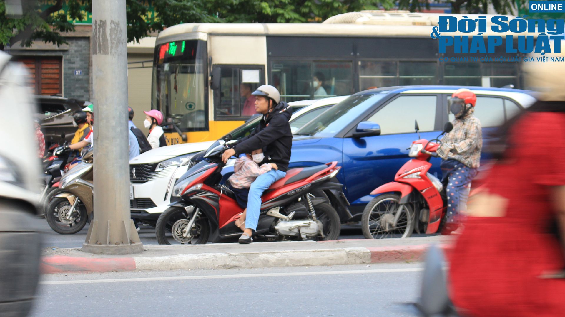 ha noi nguoi dan chen chuc nhau ve que trong dip nghi le 30 4 1 53 ha noi nguoi dan chen chuc nhau ve que trong dip nghi le 30 4 1 53