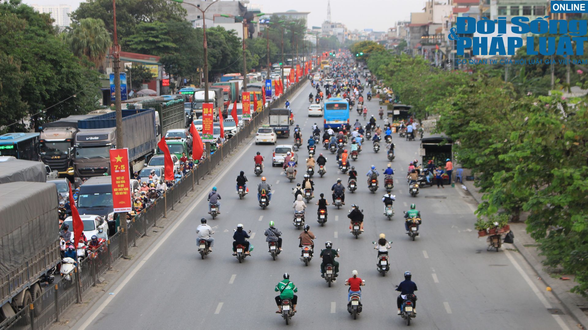 ha noi nguoi dan chen chuc nhau ve que trong dip nghi le 30 4 1 57 ha noi nguoi dan chen chuc nhau ve que trong dip nghi le 30 4 1 57