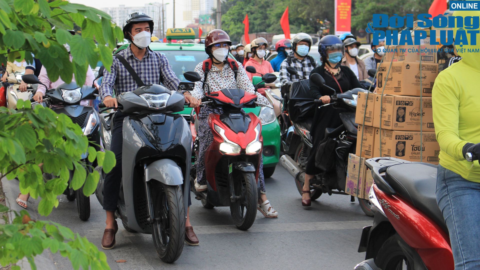 ha noi nguoi dan chen chuc nhau ve que trong dip nghi le 30 4 1 58 ha noi nguoi dan chen chuc nhau ve que trong dip nghi le 30 4 1 58