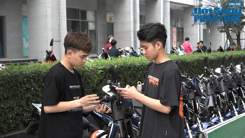 nguoi dan thu do hao hung thue xe dien 2 banh mien phi nguoi dan thu do hao hung thue xe dien 2 banh mien phi