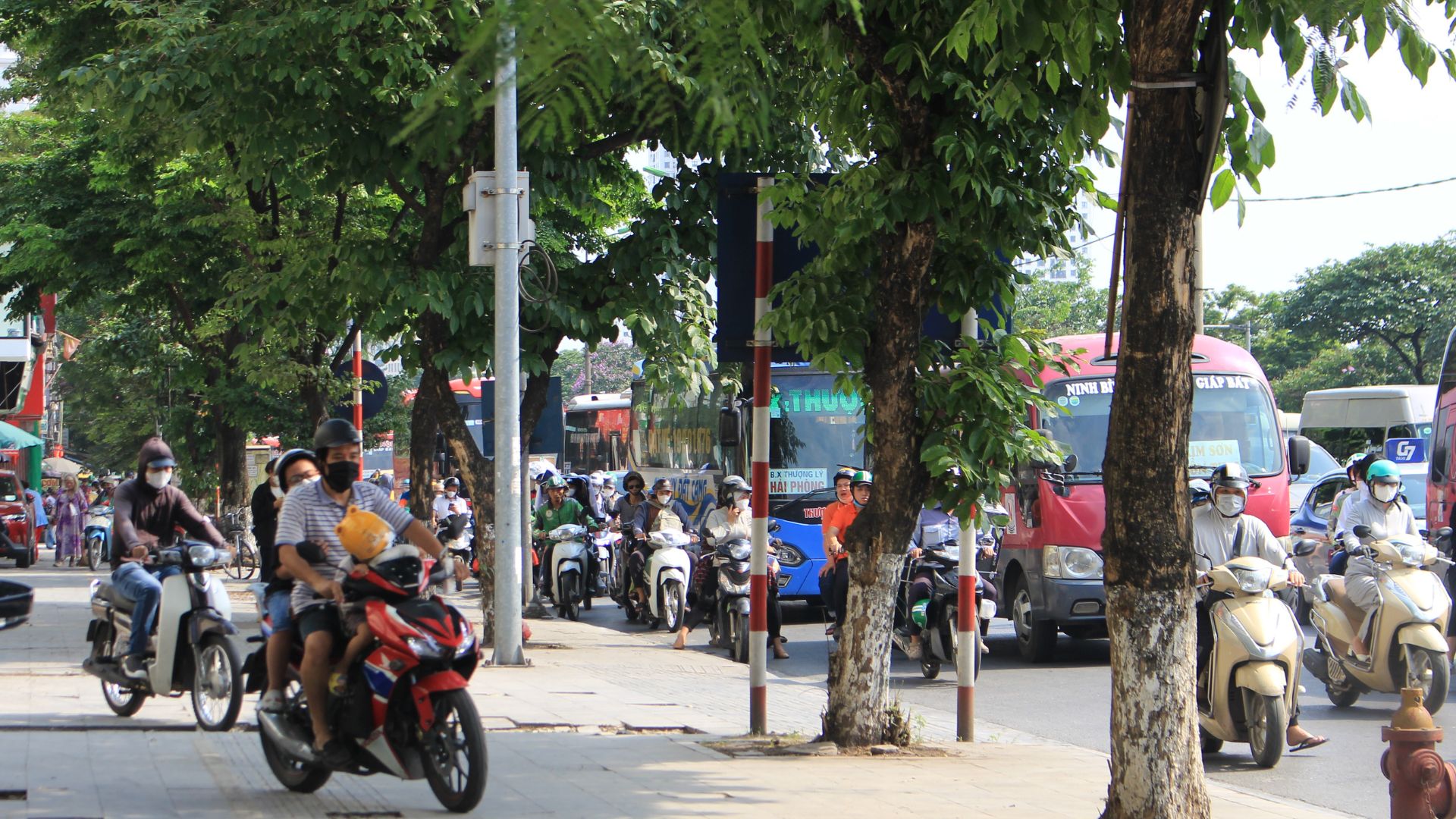 nguoi dan un un tro lai ha noi sau ky nghi le 30 4 1 52 nguoi dan un un tro lai ha noi sau ky nghi le 30 4 1 52