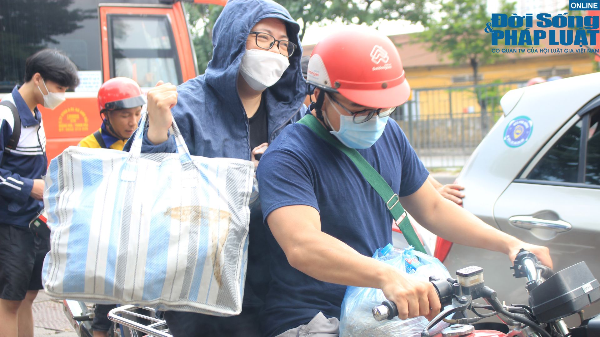 nguoi dan un un tro lai ha noi sau ky nghi le 30 4 1 5eyhju nguoi dan un un tro lai ha noi sau ky nghi le 30 4 1 5eyhju