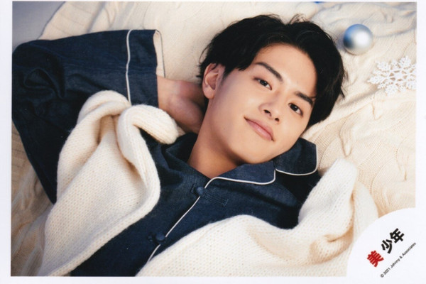 nam idol 16 tuoi gay soc khi bi lo anh giuong chieu voi fan nu hon 12 tuoi