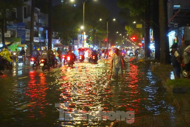 cay do duong pho ngap nuoc sau con mua lon o tphcm 13 cay do duong pho ngap nuoc sau con mua lon o tphcm 13