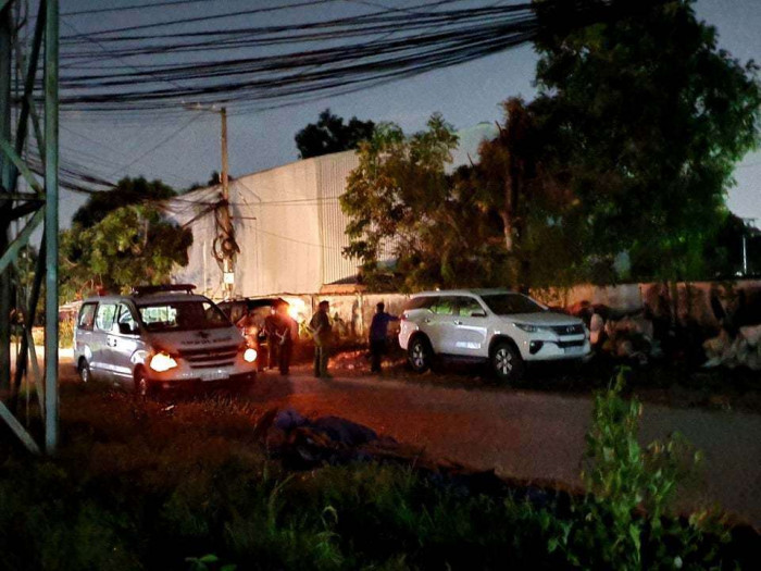 ta hoa phat hien nam thanh nien coi tran nam bat dong duoi goc cay