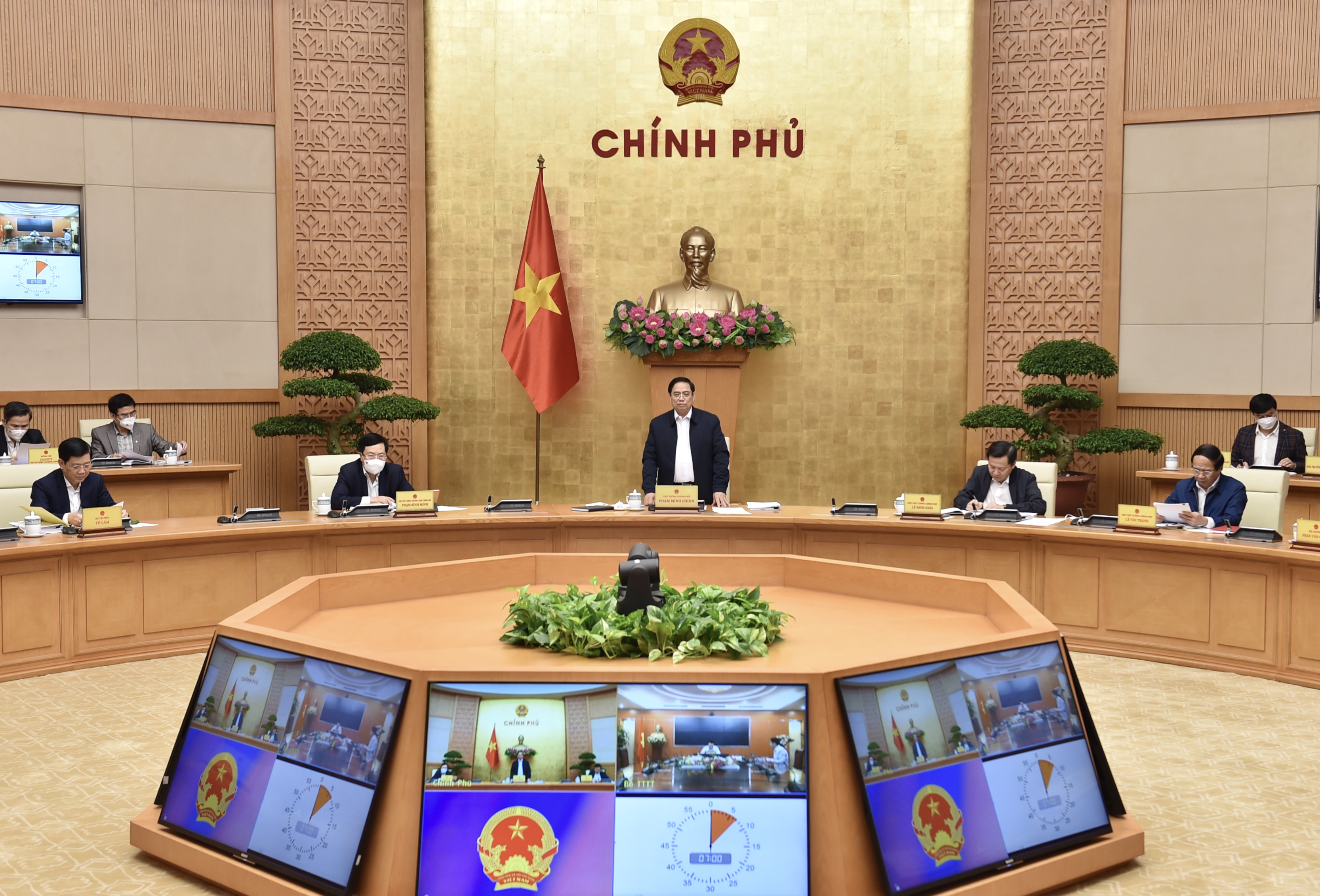 thu tuong pham minh chinh chu tri phien hop chinh phu chuyen de xay dung phap luat dspl 2