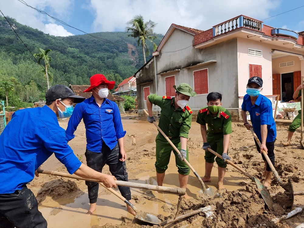 binh dinh no luc giup dan khac phuc hau qua sat lo nui cam binh dinh no luc giup dan khac phuc hau qua sat lo nui cam