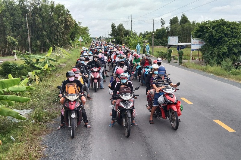 bac lieu that chat viec nguoi dan ra duong bat dau phat the di cho bac lieu that chat viec nguoi dan ra duong bat dau phat the di cho