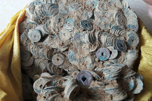 san ui lam bo ke song 2 nguoi dan phat hien hu sanh vo chua 27kg tien co san ui lam bo ke song 2 nguoi dan phat hien hu sanh vo chua 27kg tien co
